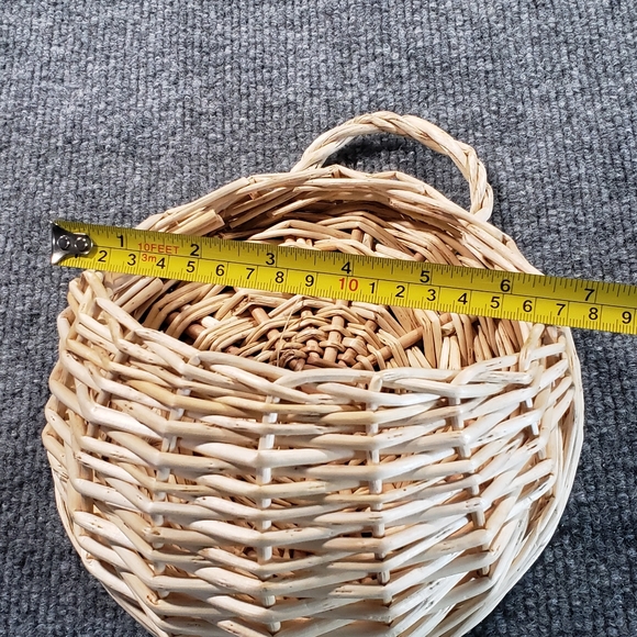 Vintage WICKER WALL BASKET Woven Hanging Planter 6.5" Garden Pocket Neutral - Picture 3 of 4
